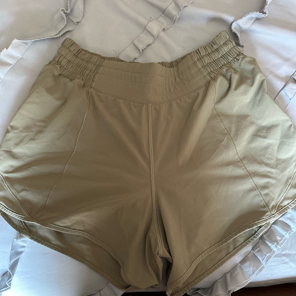 lululemon athletica Women's High-Rise hotty hot Shorts